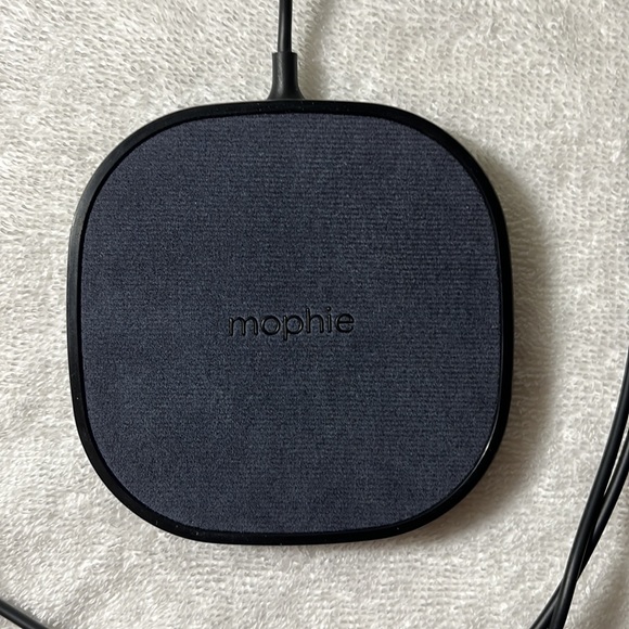 Mophie wireless charging pad - Picture 3 of 7